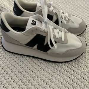 New Balance 237 White and Black Sneakers Women’s Size 9 NEW WITHOUT TAGS